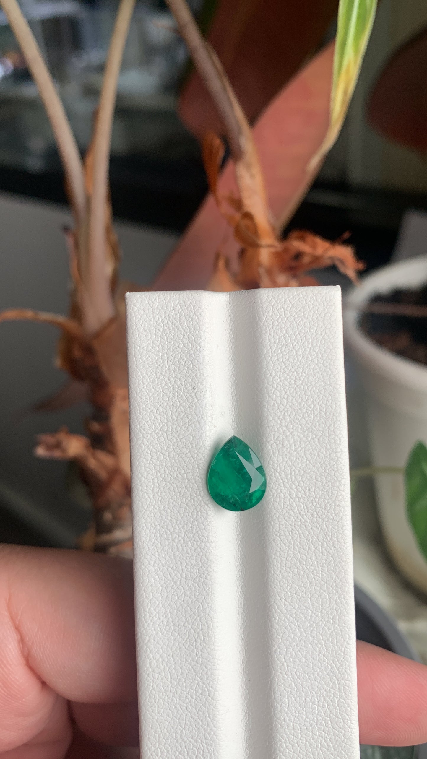 EX-066 Emerald Pear 1.72cts 9.70 x 7.62 x 4.17 mm