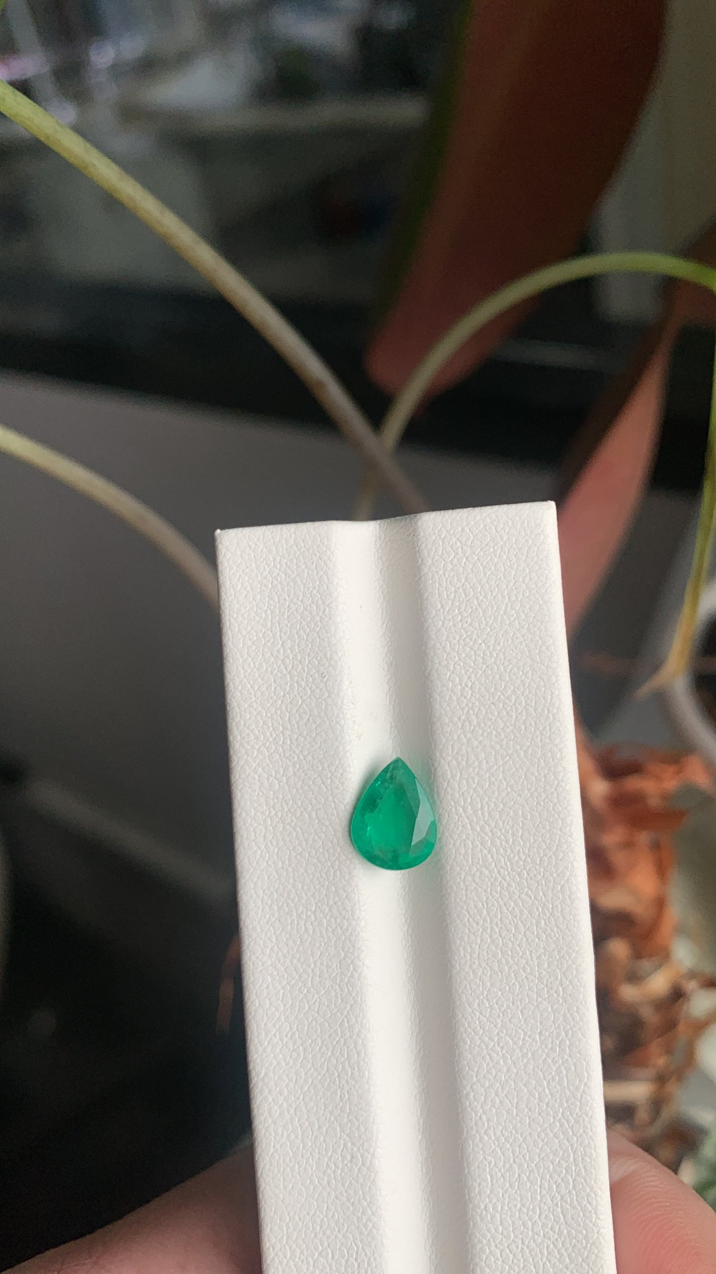 EX-083 Emerald Pear 1.28cts 9.07 x 6.93 x 3.56 mm