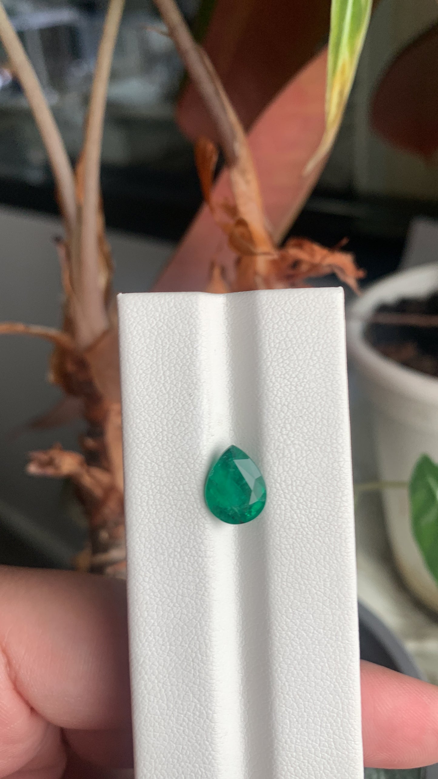 EX-066 Emerald Pear 1.72cts 9.70 x 7.62 x 4.17 mm