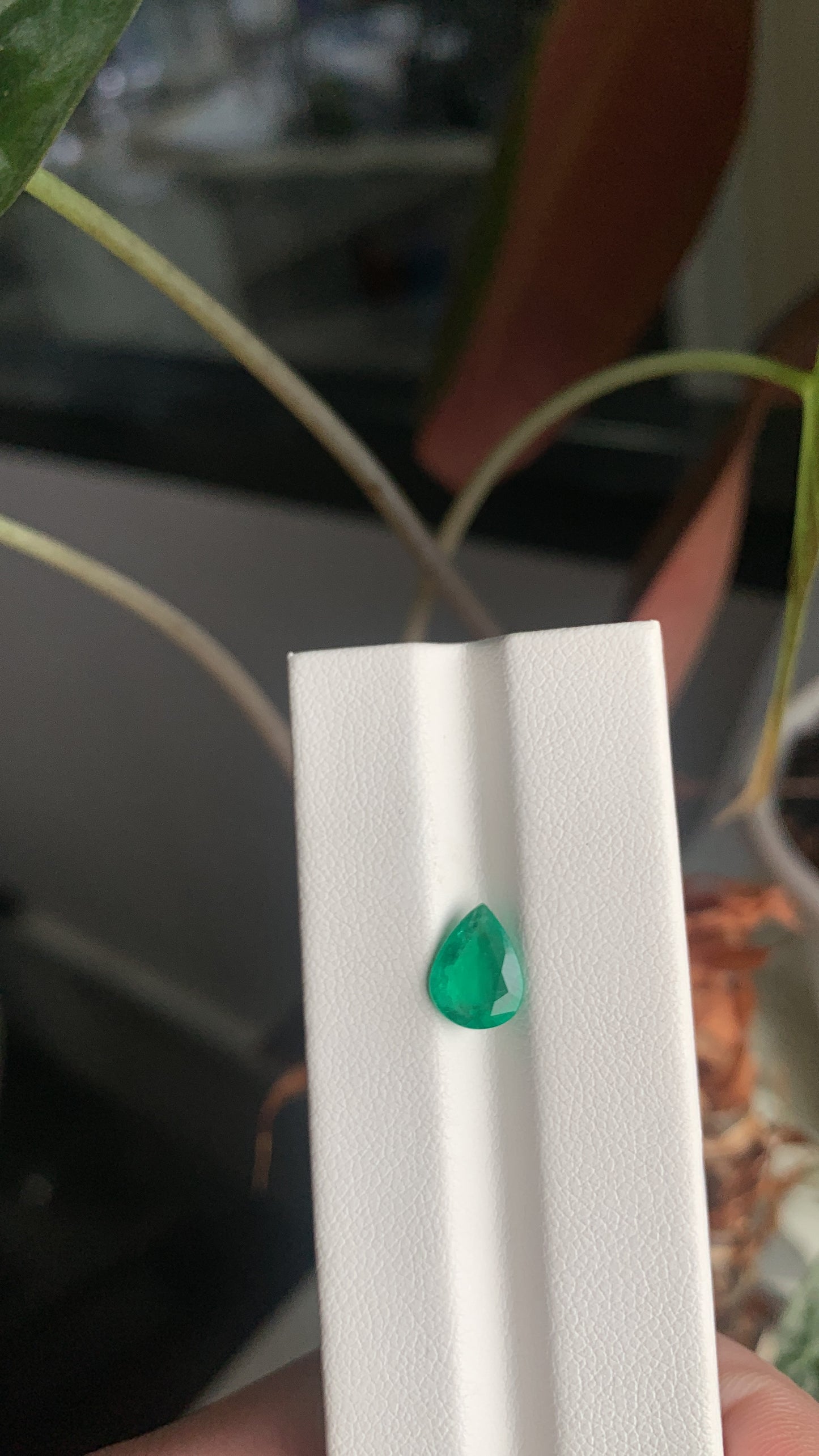 EX-083 Emerald Pear 1.28cts 9.07 x 6.93 x 3.56 mm