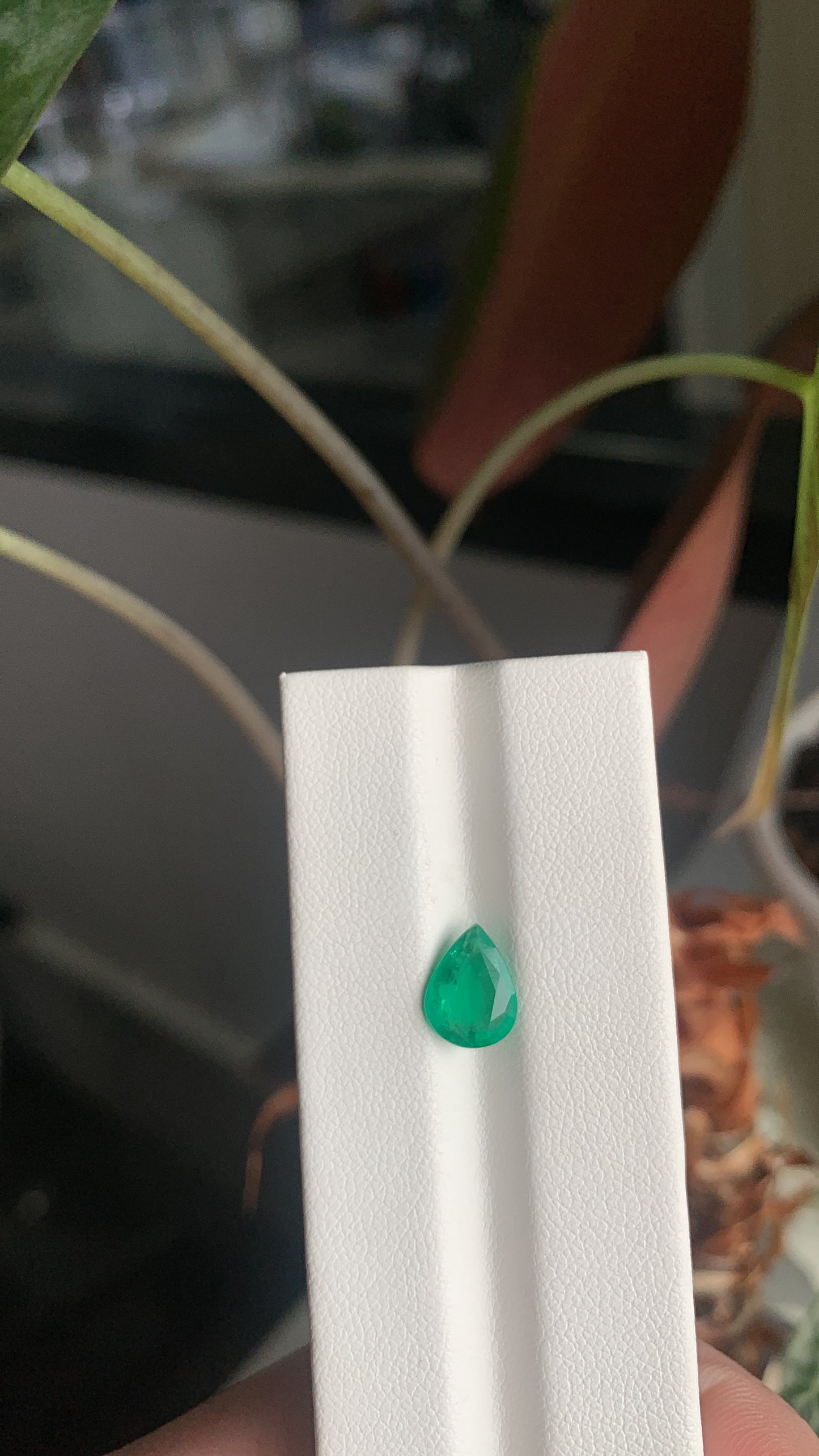 EX-083 Emerald Pear 1.28cts 9.07 x 6.93 x 3.56 mm