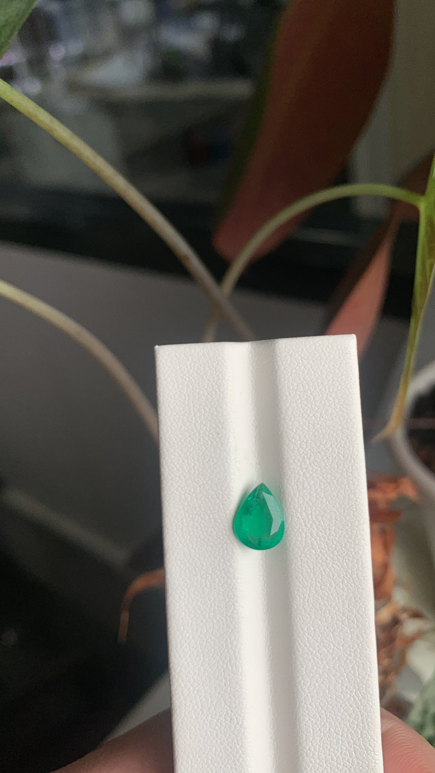 EX-083 Emerald Pear 1.28cts 9.07 x 6.93 x 3.56 mm