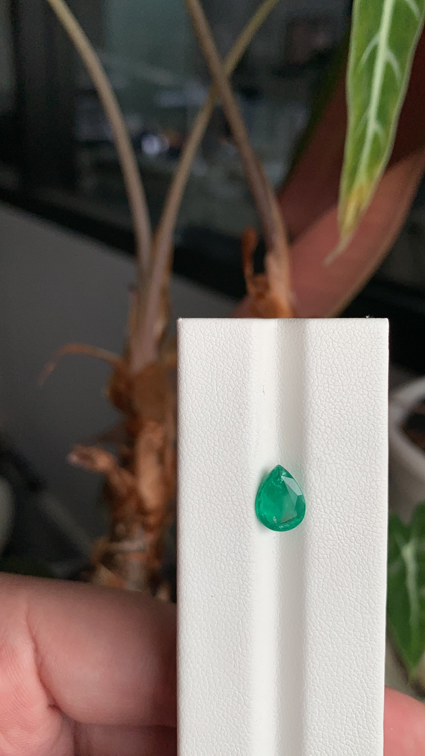 EX-073 Emerald Pear 1.25cts 8.98 x 6.70 x 3.47 mm