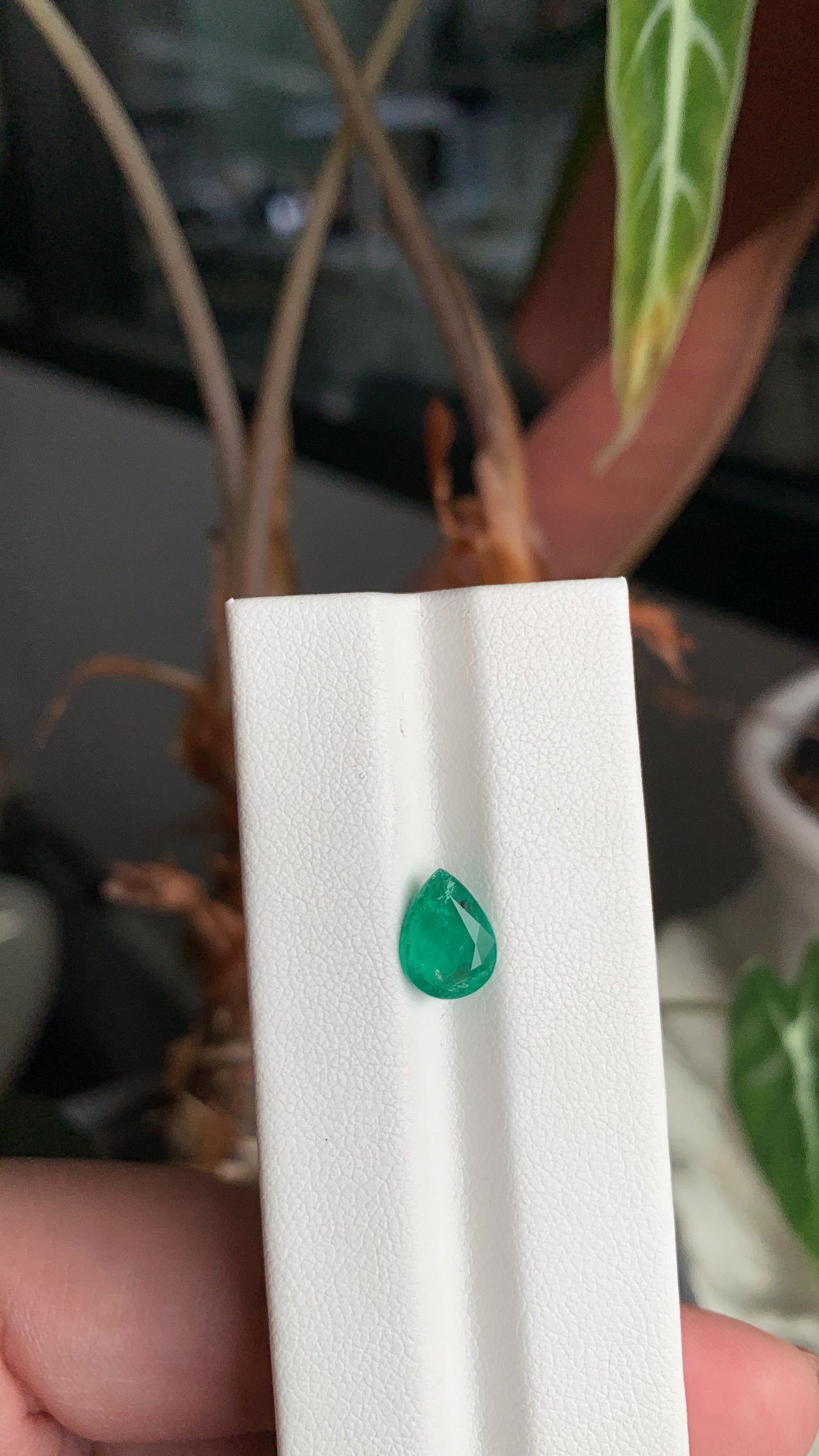 EX-073 Emerald Pear 1.25cts 8.98 x 6.70 x 3.47 mm