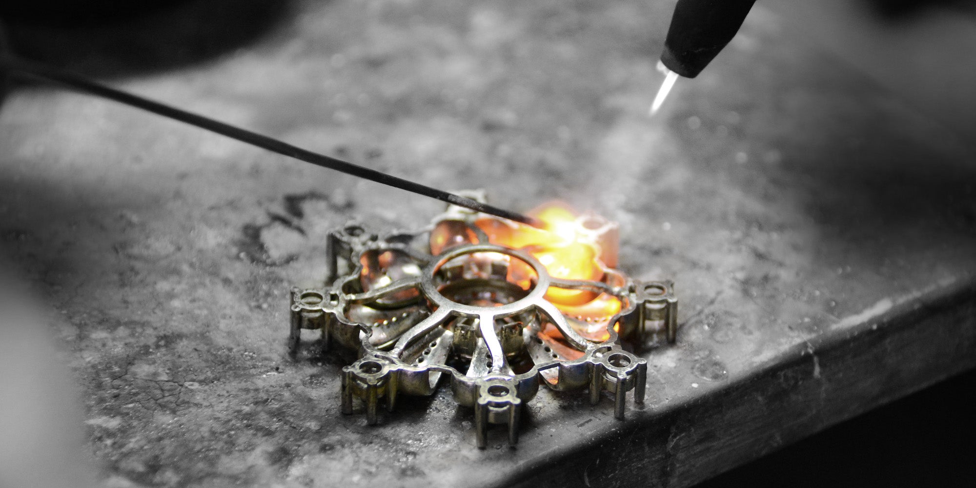 Jewellery production at Casa Jewels of a pendant.