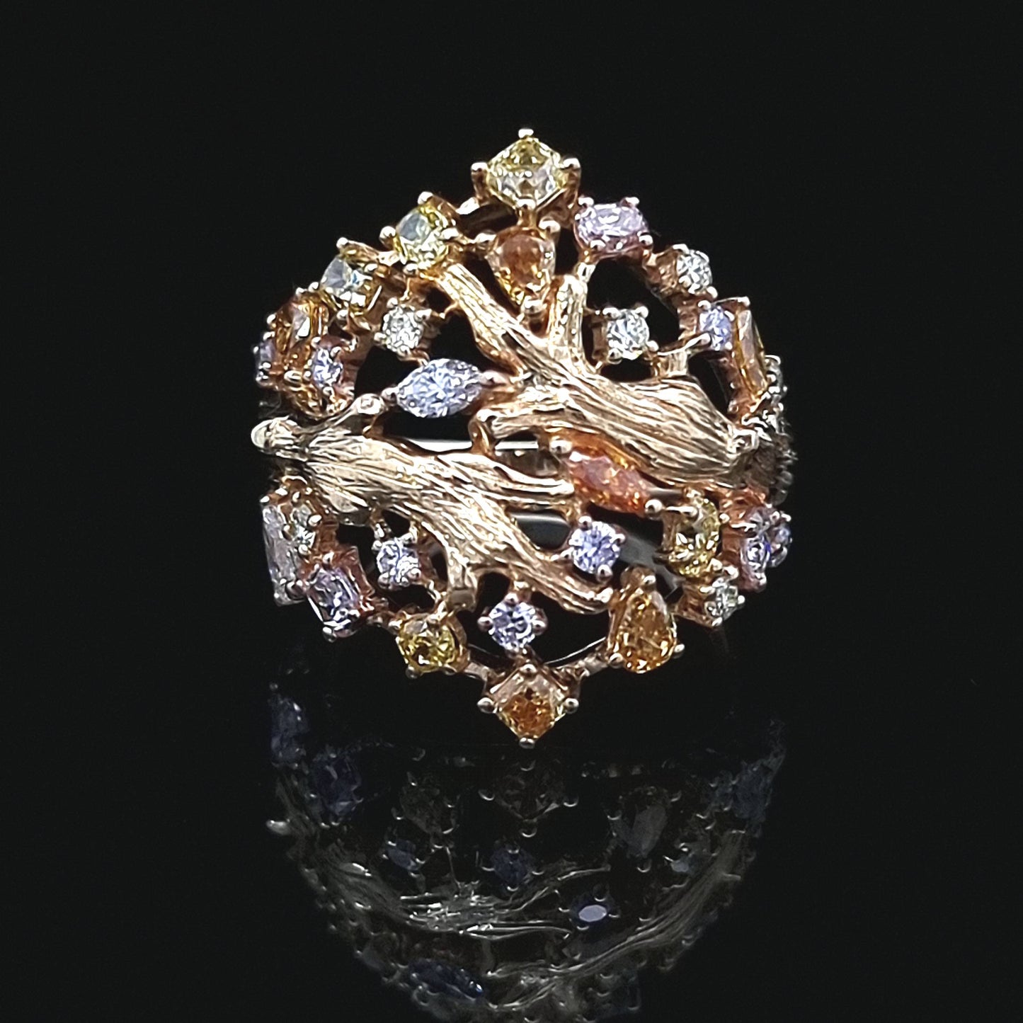 Unique Gold Ring With Fancy Shape and Fancy Colour Diamonds