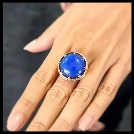 14K Yellow Gold Ring with White Diamonds and Cabochon Agate